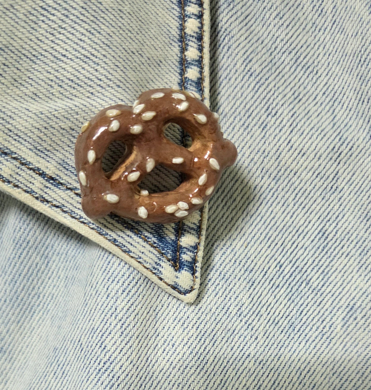 Pretzel Brooch